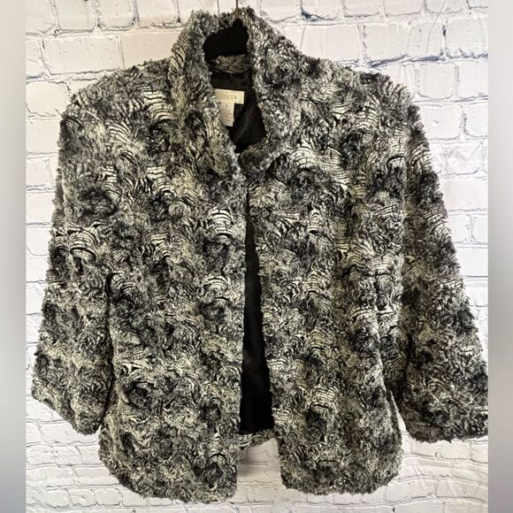 CHICO’S (1) Aimey Gray Black Cream Swirl Soft Faux Fur 3/4 Sleeve Jacket Size 8 - Picture 1 of 12